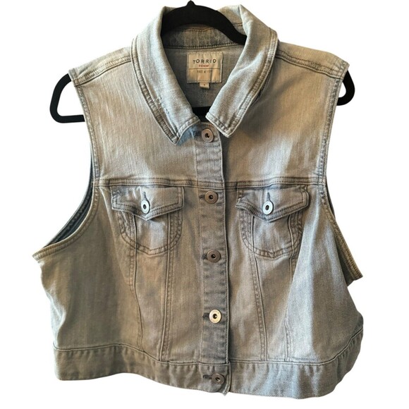 Torrid Size 1 Distressed Denim Light Wash Button Up Vest‎ With Chest Pockets - Picture 1 of 14